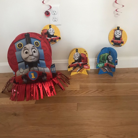 ⭐️ FREE⭐️ THOMAS PARTY SUPPLIES - Picture 1 of 1
